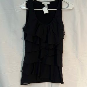 #199 white/black white and black ruffle top business casual NWOT